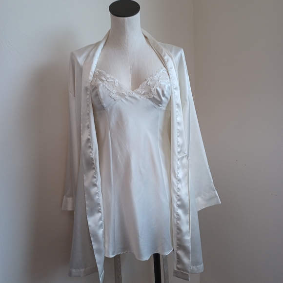 Victorias Secret Peignoir Set Short Gown and Robe Ivory Vintage Womens Small - Picture 4 of 16